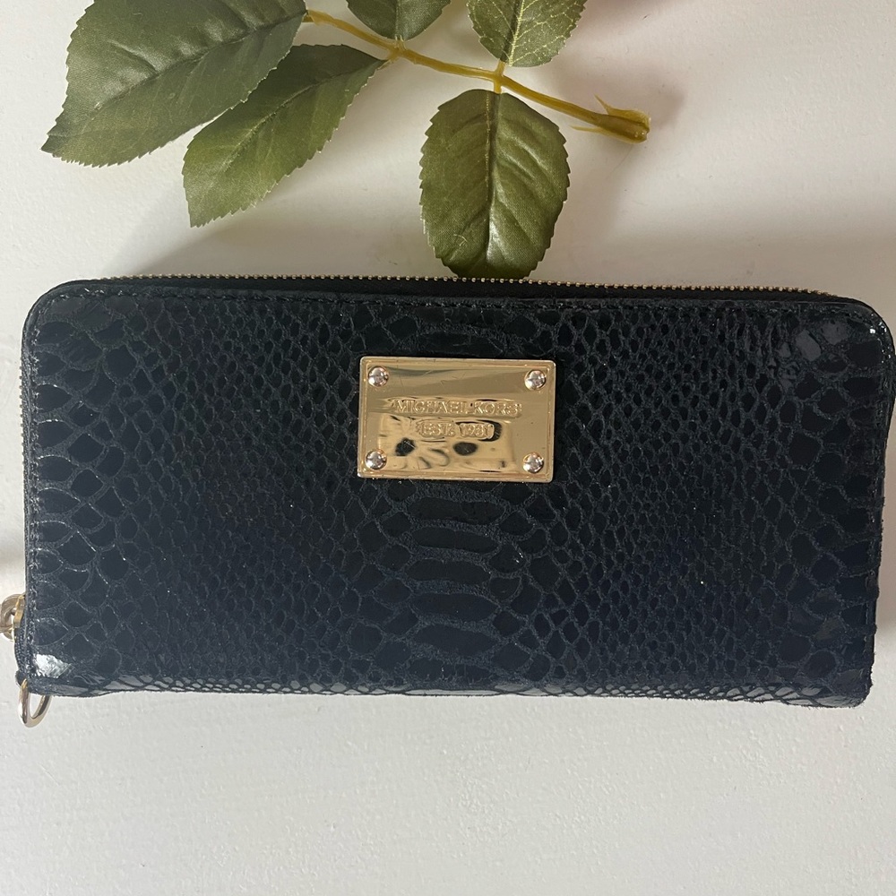 Micheal Kors Black leather wallet